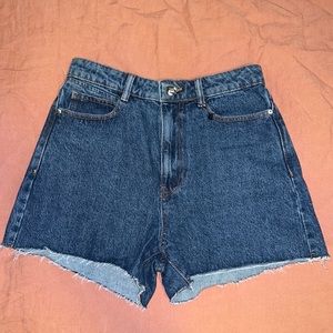 NEVER WORN TAGS ARE STILL ON !